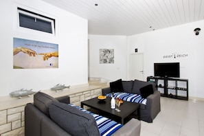 Apartment, Multiple Beds | Living room