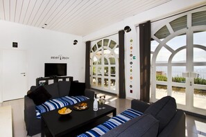 Apartment, Multiple Beds | Living room | 30-inch TV with digital channels