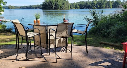 Beautiful and Spacious Lake Home! Large Deck Overlooking Lake!