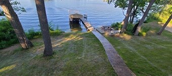 Beautiful and Spacious Lake Home! Large Deck Overlooking Lake!