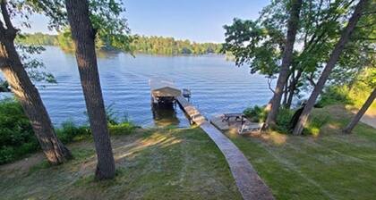 Beautiful and Spacious Lake Home! Large Deck Overlooking Lake!
