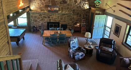 Spruce Moose Lodge: creek-front rustic cabin in the San Juan National Forest