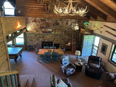 Spruce Moose Lodge: creek-front rustic cabin in the San Juan National Forest