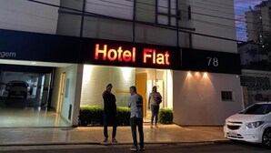 A modern building with a sign reading "Hotel Flat 78" and a visible entrance. - Hotel Flat Alameda (Aracatuba)