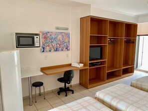 Hypo-allergenic bedding, minibar, desk, laptop workspace - Hotel Flat Alameda (Aracatuba)