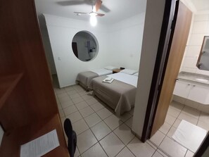 Hypo-allergenic bedding, minibar, desk, laptop workspace - Hotel Flat Alameda (Aracatuba)
