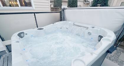 The Douglas Suite w/ Hot Tub - near White Rock