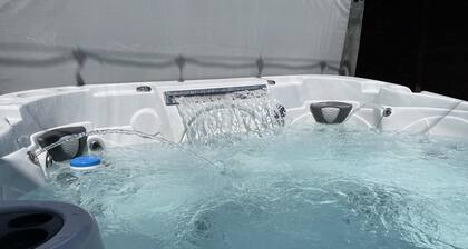 The Douglas Suite w/ Hot Tub - near White Rock