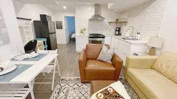 Televisión, chimenea, Netflix y libros