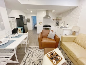 Fernseher, Kamin, Netflix, Bücher