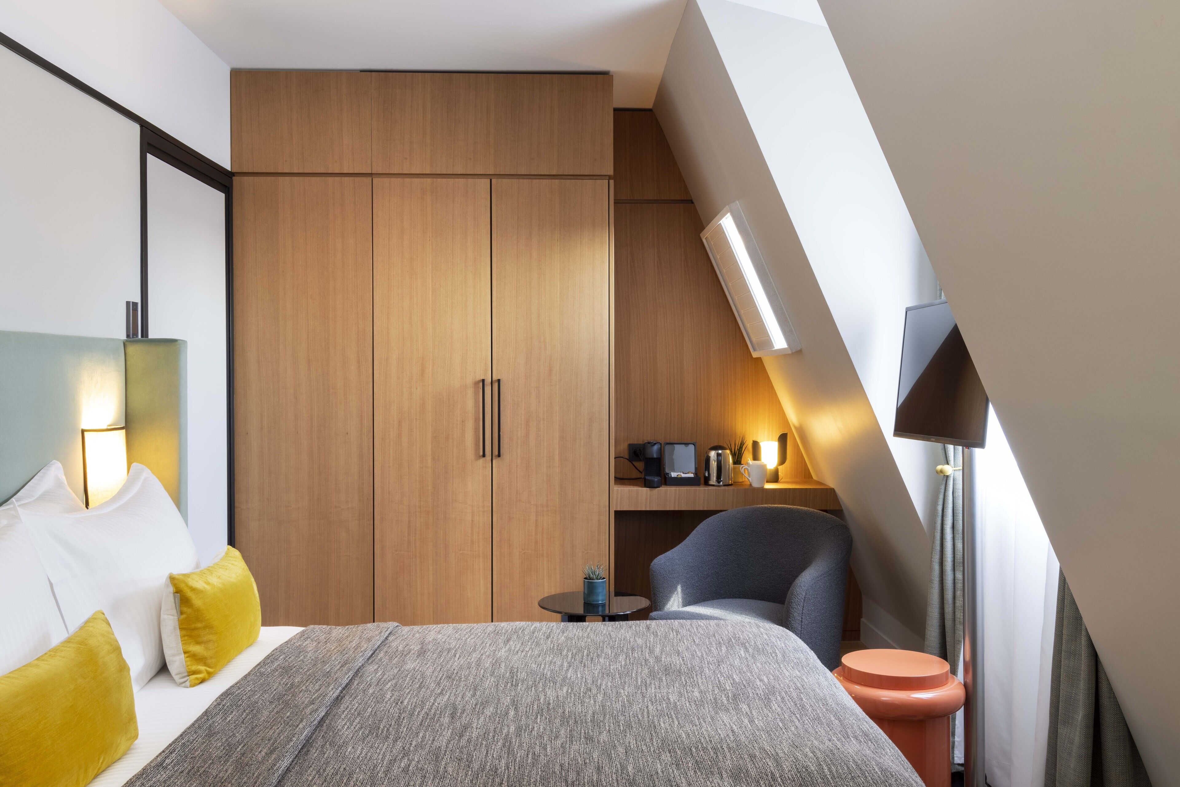 deluxe room | premium bedding, pillow-top beds, minibar, in-room safe