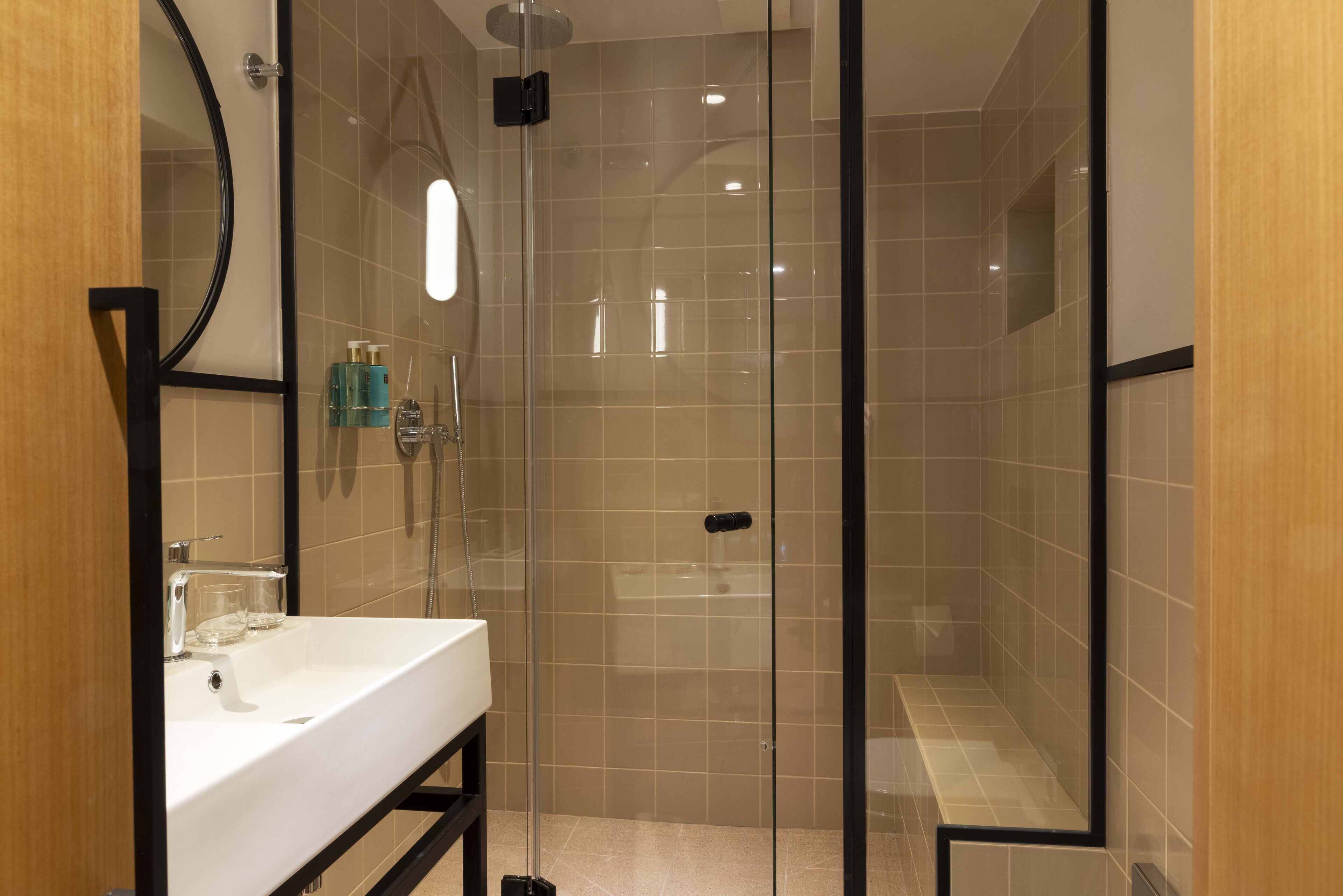 executive room | bathroom | shower, designer toiletries, hair dryer, bathrobes