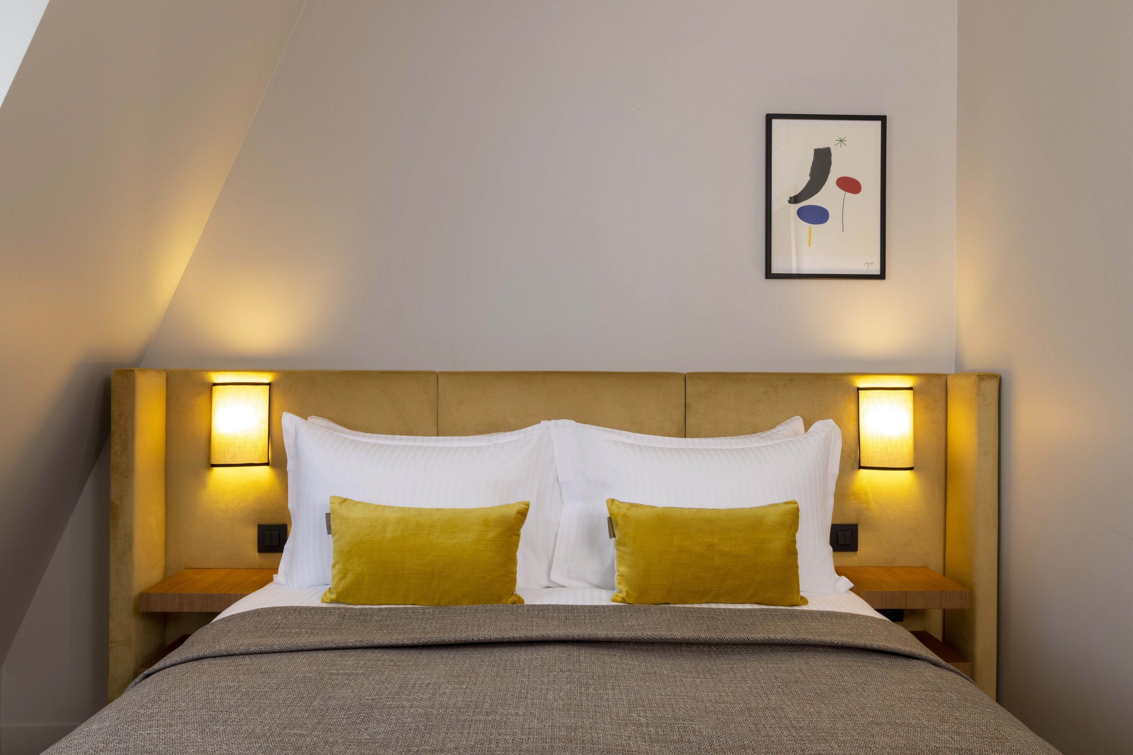 deluxe room | premium bedding, pillow-top beds, minibar, in-room safe