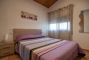 3 chambres, fer et planche à repasser, lit parapluie, Wi-Fi gratuit