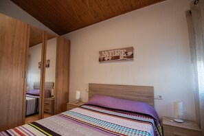 3 bedrooms, iron/ironing board, travel cot, free WiFi