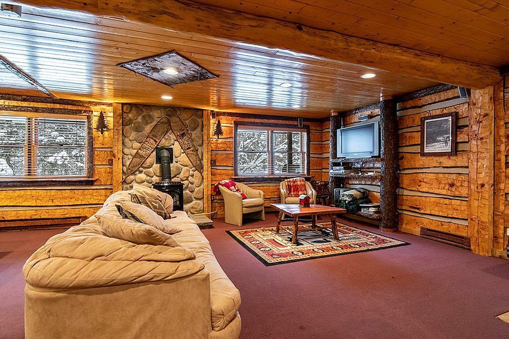 Smart TV, fireplace, DVD player, foosball