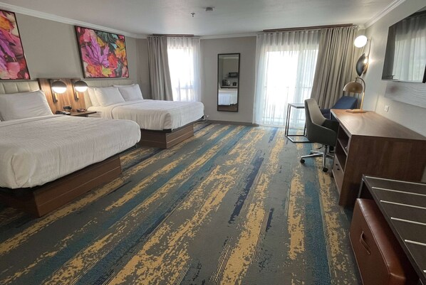 Suite, 2 queensize-senger, ikke-røyk | Skrivebord, strykejern/-brett, wi-fi (inkludert) og sengetøy