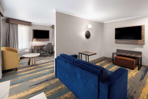 Skrivebord, strykejern/-brett, wi-fi (inkludert) og sengetøy