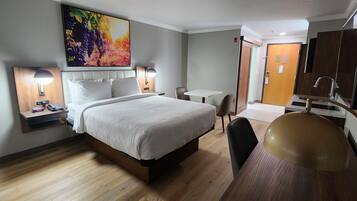 Deluxe-Zimmer, 1 Queen-Bett, Nichtraucher (Efficiency) | 1 Schlafzimmer, Schreibtisch, Bügeleisen/Bügelbrett, kostenloses WLAN