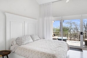 2 bedrooms, desk, iron/ironing board, travel cot