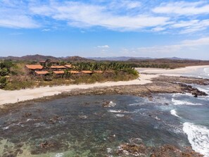 Beach nearby - Beachfront Jewel in Langosta (tamarindo)