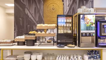 Frukostbuffé varje dag (EUR 9.50 per person)