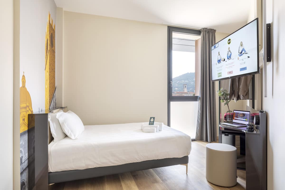 Superior eenpersoonskamer | Een bureau, geluiddichte muren, gratis wifi, beddengoed