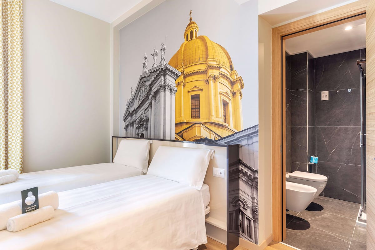 Standard-Zweibettzimmer | Schreibtisch, schallisolierte Zimmer, kostenloses WLAN, Bettwäsche