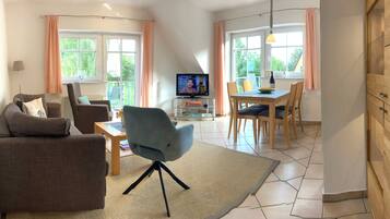 Télévision, lecteur de DVD, livres, chaßne hi-fi