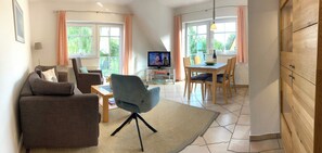 Fernseher, DVD-Player, Bücher, Stereoanlage