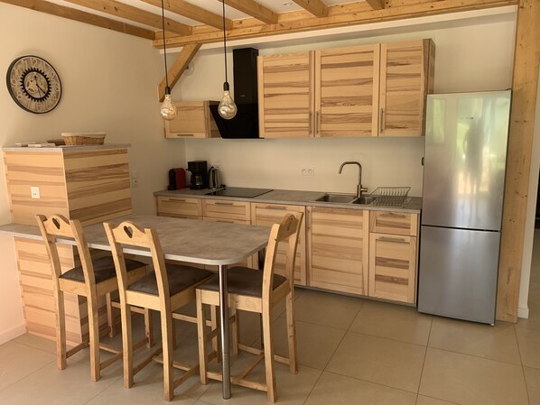Fridge, microwave, oven, stovetop - "La Grange" close to the ski slopes and the village (Méaudre)