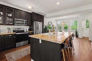 Fridge, microwave, oven, stovetop - Harbor Village Townhouse Condo at LK MI (Manistee)