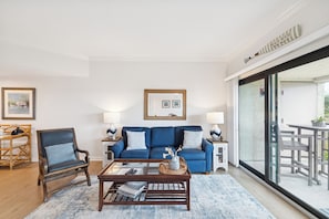Smart TV, books - Fabulous Water Views, Pet Friendly 1 Bedroom (Hilton Head Island)