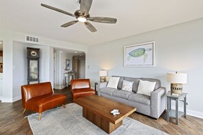 Smart TV, books, offices - Beautiful Sunset & Water Views, Bike to the Beach! (Hilton Head Island)