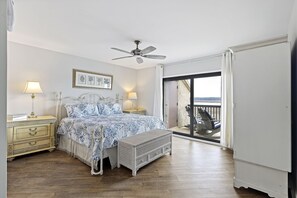 2 bedrooms, desk, iron/ironing board, free WiFi - Beautiful Sunset & Water Views, Bike to the Beach! (Hilton Head Island)