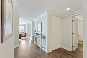 Interior - Beautiful Sunset & Water Views, Bike to the Beach! (Hilton Head Island)