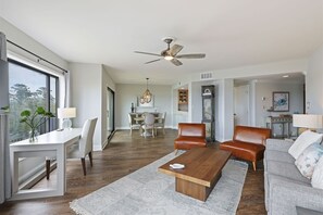 Smart TV, books, offices - Beautiful Sunset & Water Views, Bike to the Beach! (Hilton Head Island)