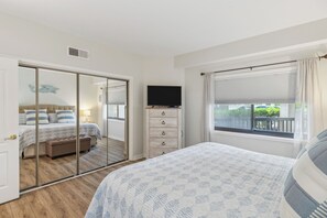 1 bedroom, desk, iron/ironing board, free WiFi - Great Harbour Views, Bike to the Beach! (Hilton Head Island)