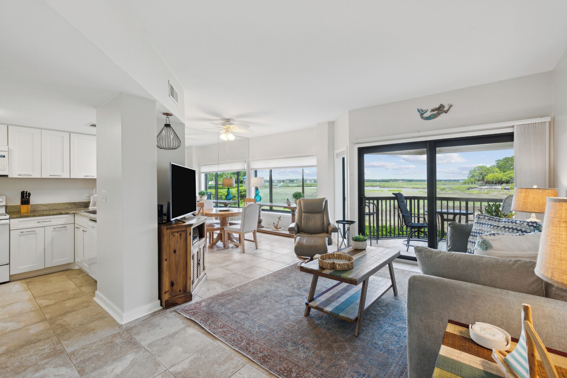 تلفزيون ذكي، كُتُب، مكتب