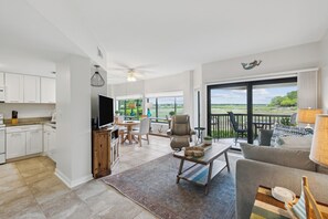 Smart-TV, Bücher, Arbeitsbereiche