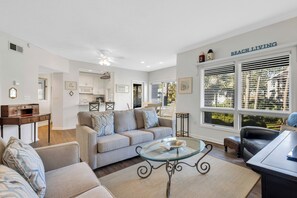 Smart-TV, DVD-spiller og bøker