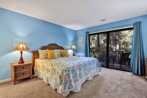 4 slaapkamers, een bureau, een strijkplank/strijkijzer, gratis wifi