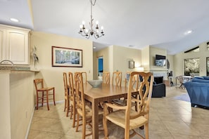 Dining - Family House on Golf Course, Short Walk to Beach! (Hilton Head Island)