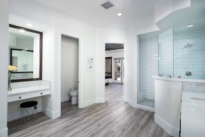 Bathtub, jetted bath, hair dryer, towels - Casa Serenity - Luxury Living w/ Pool & Jacuzzi (Indio)