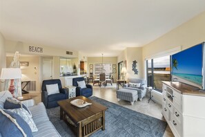 Smart TV, libros, oficina