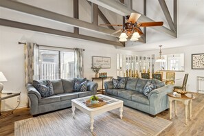 Smart TV, books - Spacious & Clean, Pet Friendly 2 BR in Palmetto Dunes - Near Beach! (Hilton Head Island)