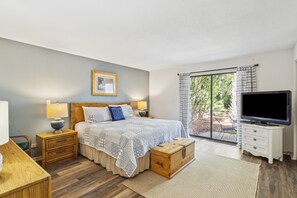 2 soverom, skrivebord, strykejern/-brett og wi-fi (inkludert)