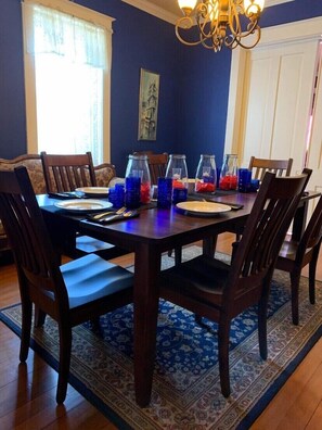 Dining - Zinfandel Room - Old Vine Bed & Breakfast (Hermann)