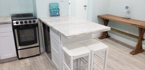 Fridge, microwave, oven, stovetop - 5⭐ BEACH SUITE - Great Gulf View- heated pools . (Galveston)