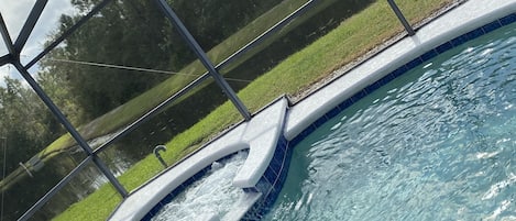 Piscina all'aperto, una piscina riscaldata